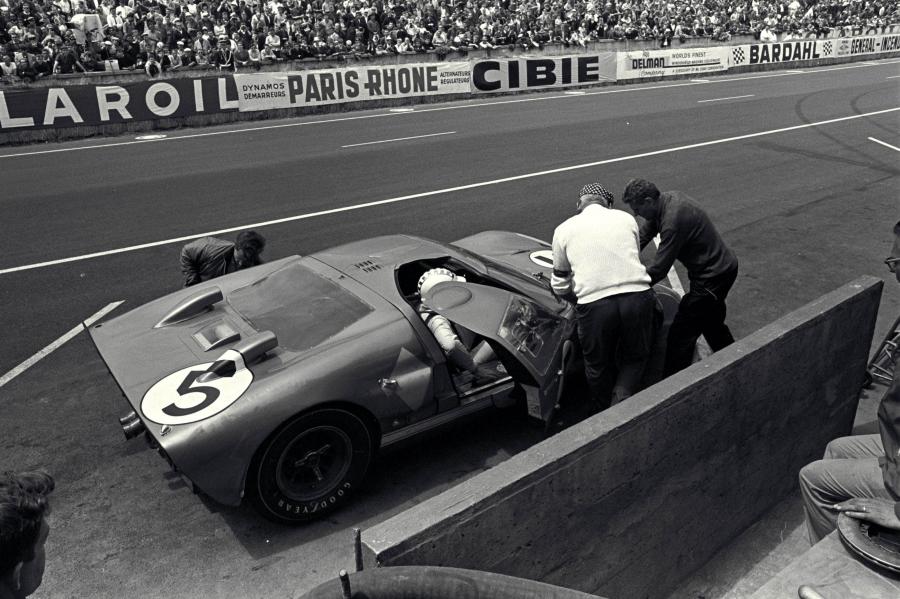  Ford GT40 (Mk II) 1965 года  (фото 46 из 118)